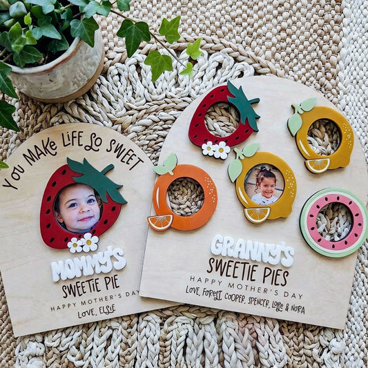 Personalized Fruit Kids Photo Sign, Custom Kids Photo Insert Wooden Mother’s Day Sign, Strawberry Lemon Orange Watermelon Theme Family Gift, Sweetie Pie Mom Grandma Keepsake Decor