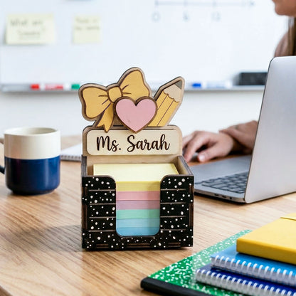 Personalized Teacher Pencil Bow Heart Design Sticky Note Holder, Custom Name Wooden Post It Note Holder for Teacher, Desk Organizer, Back To School Gift, Classroom Desk Decor