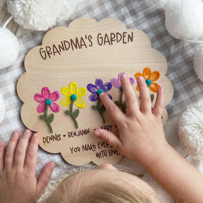 Personalized DIY Mom Fingerprint Flower Sign, Custom Wooden Mama Garden Sign with Kids Names, Family Fingerprint Art Gift for Mom Grandma, Mother’s Day Keepsake Decor
