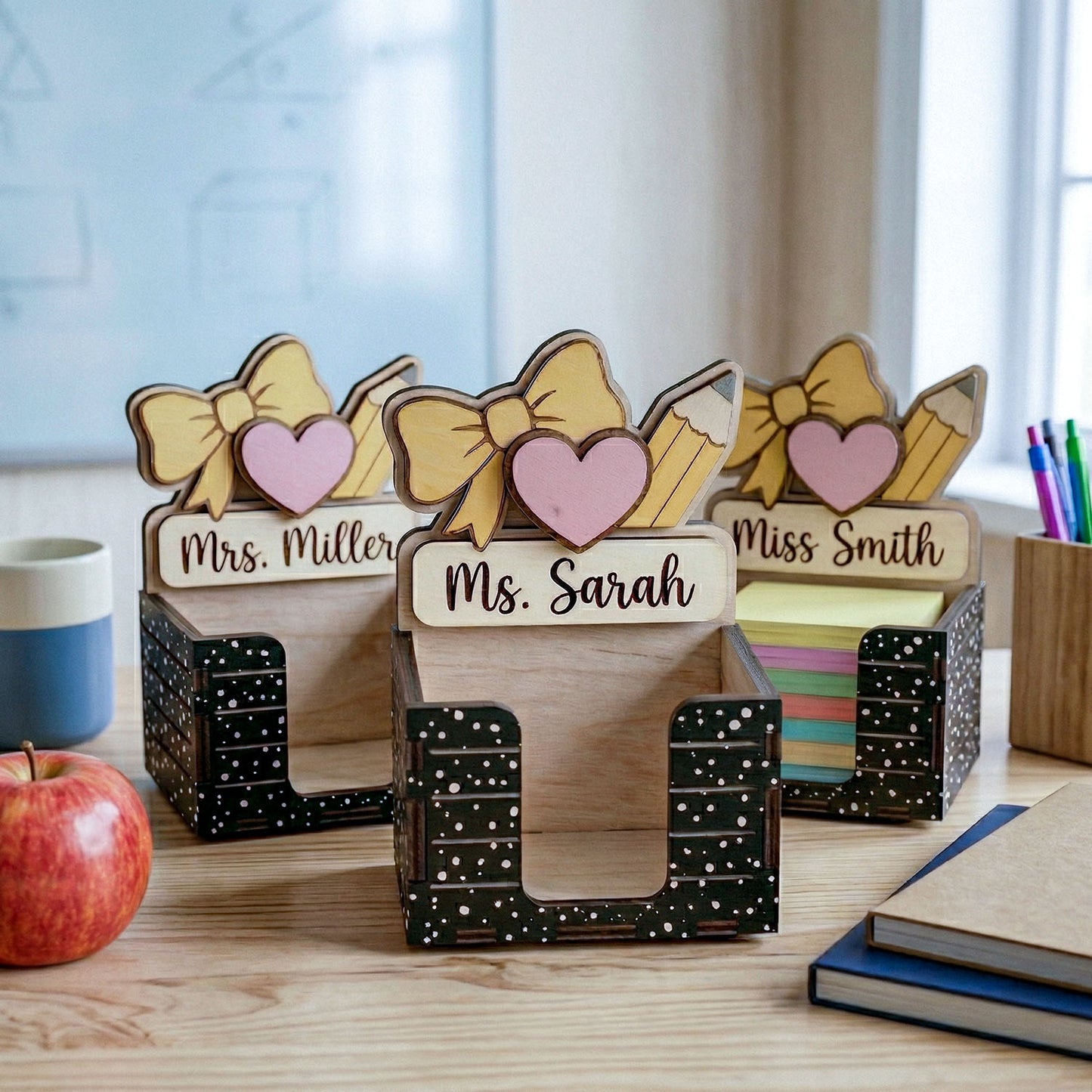 Personalized Teacher Pencil Bow Heart Design Sticky Note Holder, Custom Name Wooden Post It Note Holder for Teacher, Desk Organizer, Back To School Gift, Classroom Desk Decor