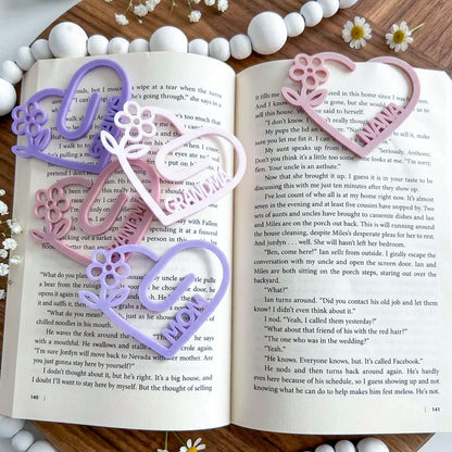 Personalized Heart Flower Jumbo Clip Bookmark, Custom Name Heart Paperclip Bookmark for Mom Grandma Nana, Floral Book Lover Gift, Cute Personalized Reading Accessory
